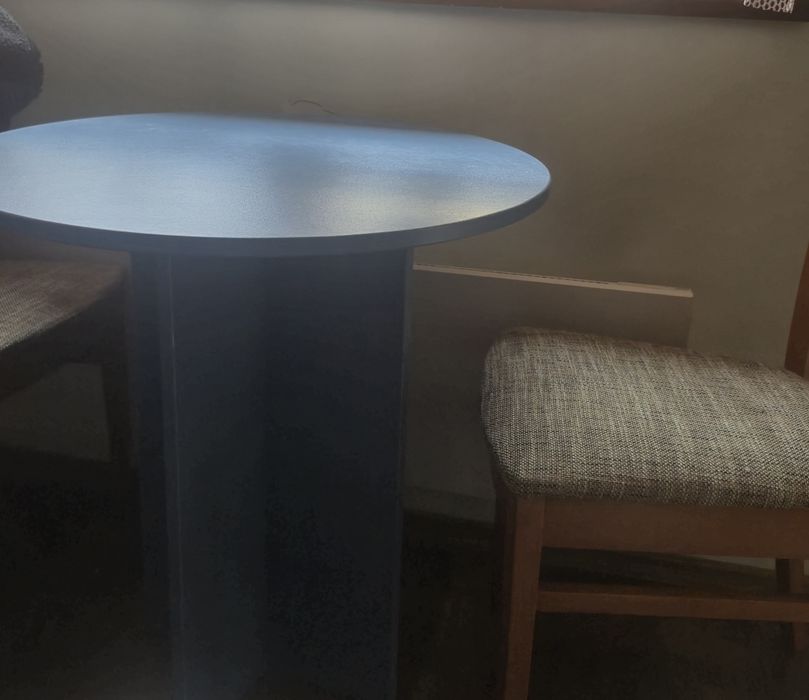 Маса и стол  общо 65 лв