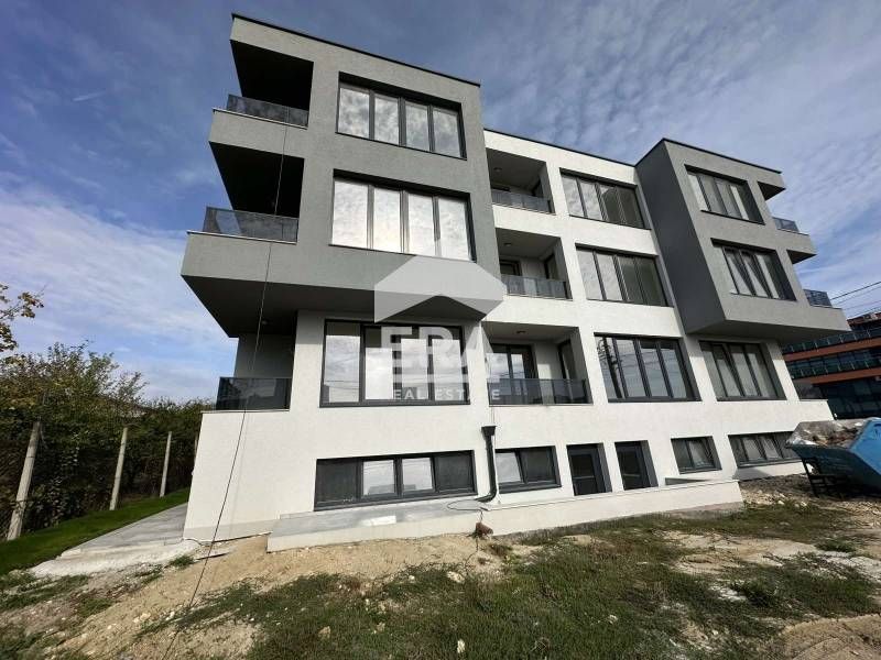 Партерен офис със самостоятелен вход за продажба, в новопостроена сгра