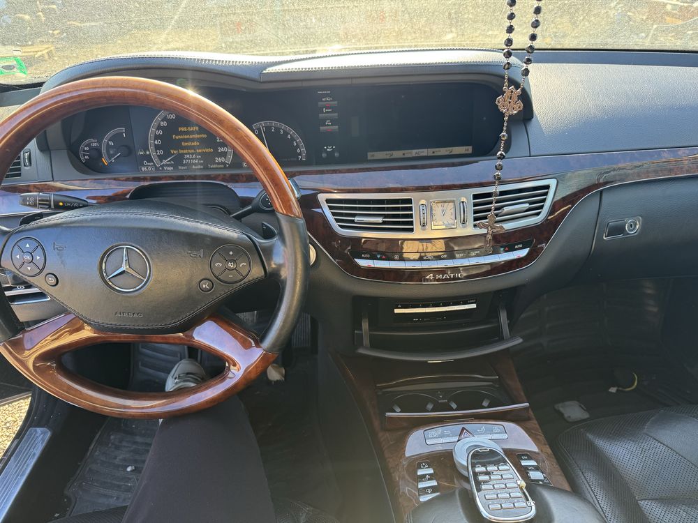 Мерцедес  W221  S500 2010 Г само на части