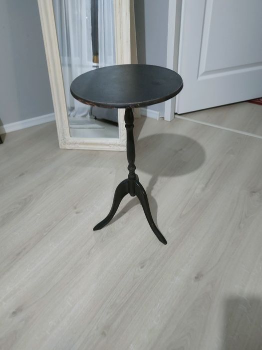 Măsuță vintigi neagră