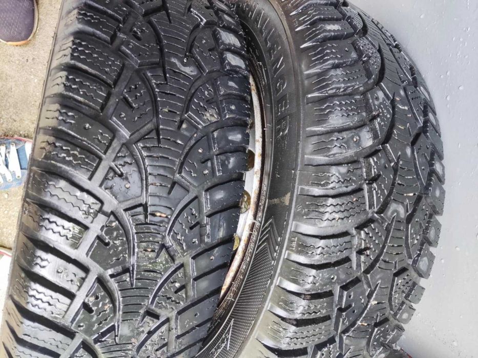 Продавам 2 зимни гуми 175 70 R13