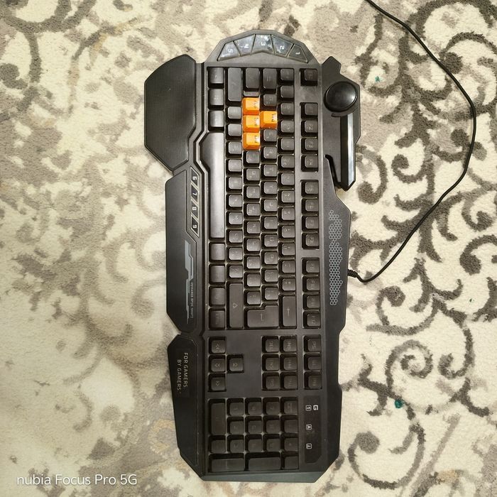 Продам игровую клавиатуру