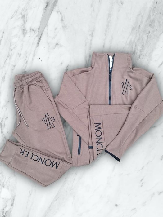 Дамски ватирани екипи moncler! КОЛЕДНА ПРОМОЦИЯ!