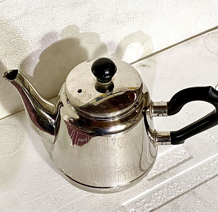 Продается Чайник  мельхиор