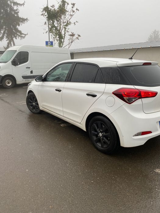 Vând Hyundai i20