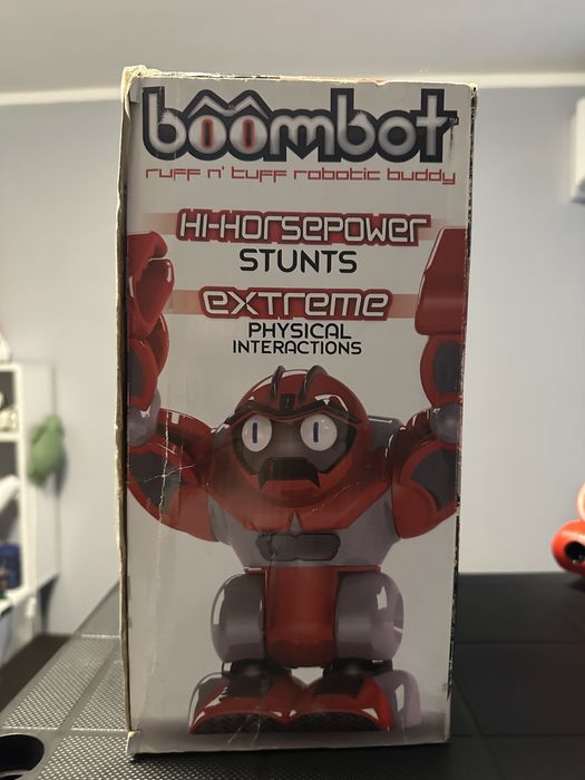 Интерактивен робот boombot с кутия