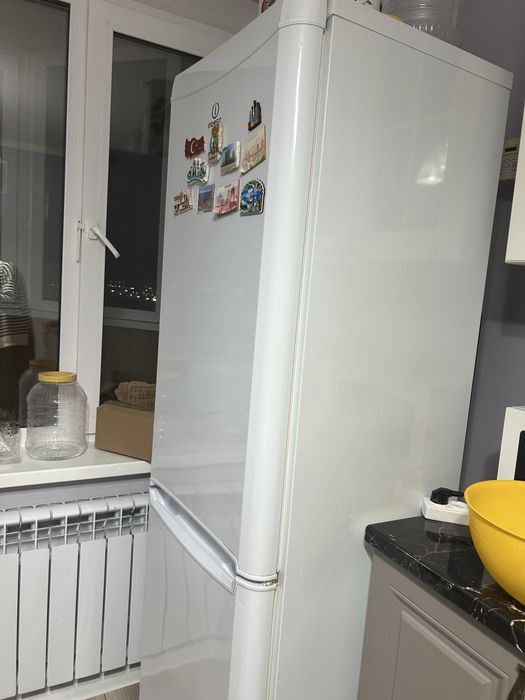 Продам холодильник