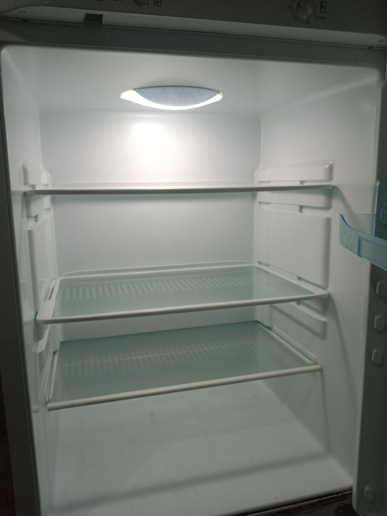 Холодильник продам цена 35 000тг