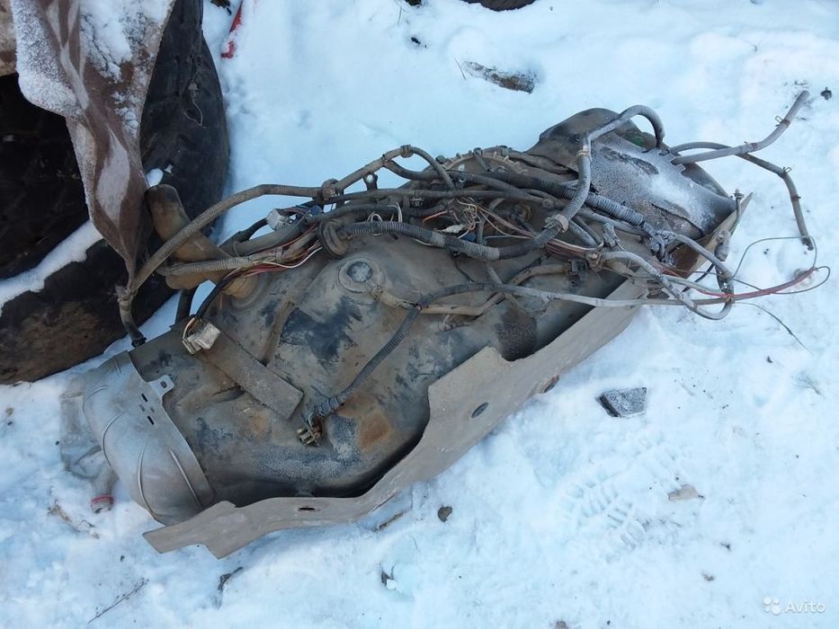 Бензобак на Toyota Hilux 2010 г.в