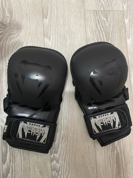 Перчатки Venum для MMA