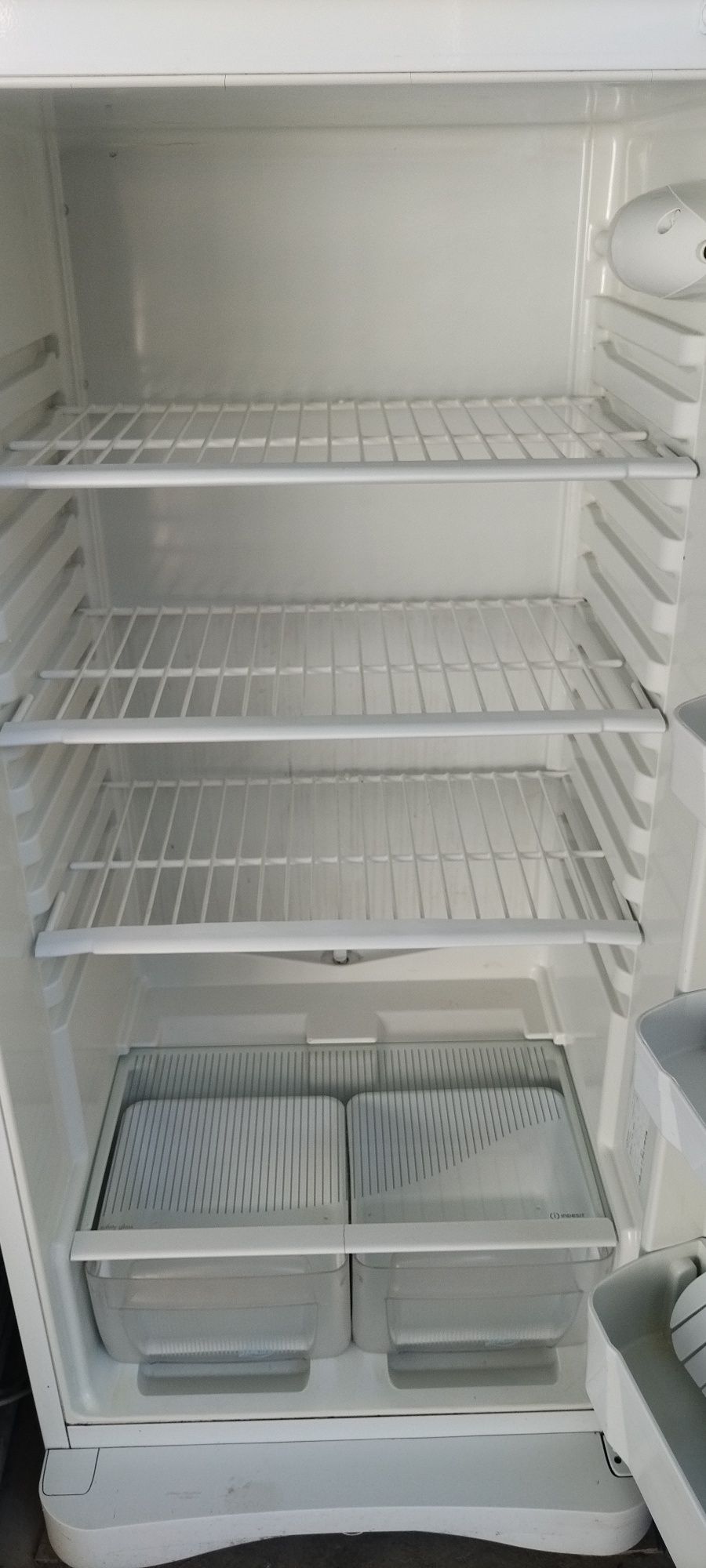 Muzlatgich indesit