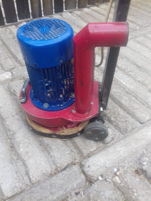 Vindem masina raschetat parchet