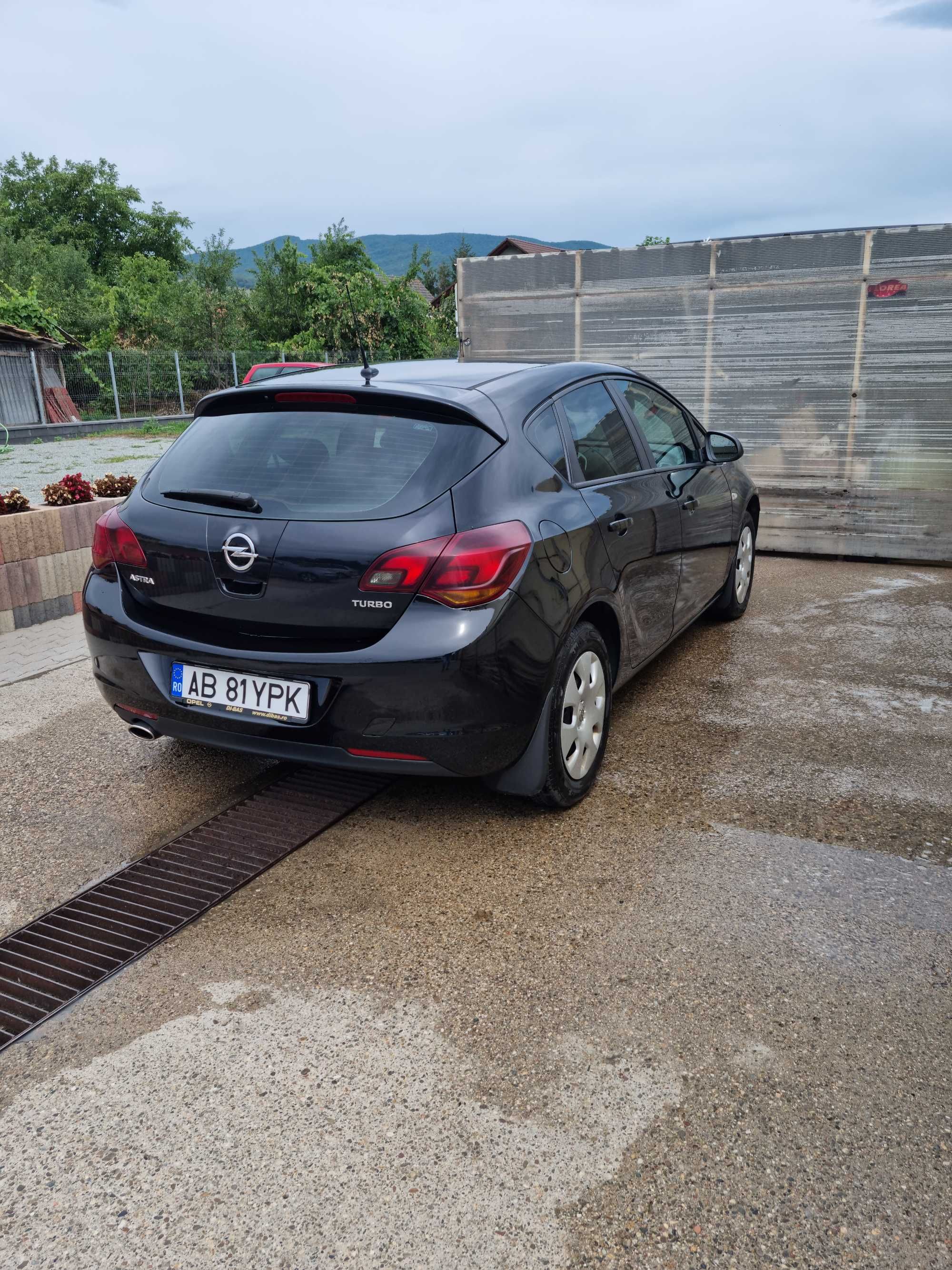 Opela Astra J 1,4 NET turbo 2011