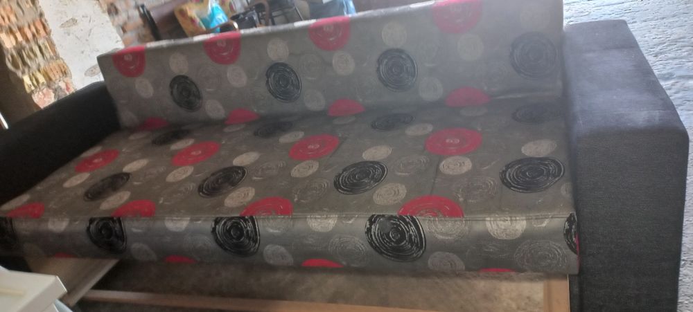 Vând Canapea Extensibilă.