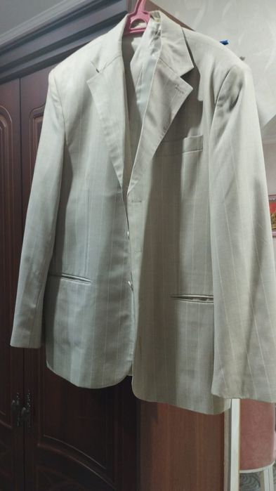 Костюм тройка мужской 48 размер