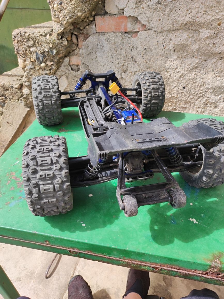 Traxxas Sledge 6S