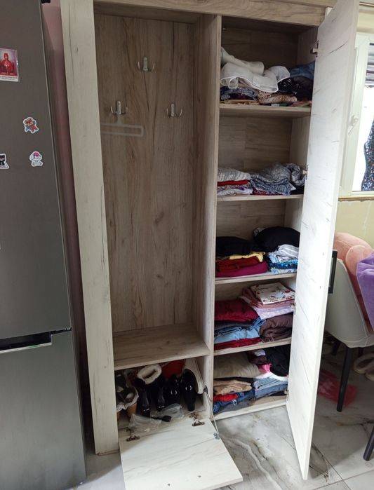 Vând ,,URGENT"Combina frigorifica + Cuier
