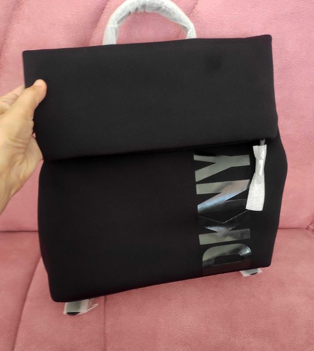 DKNY нова с етикет дамска раница чанта