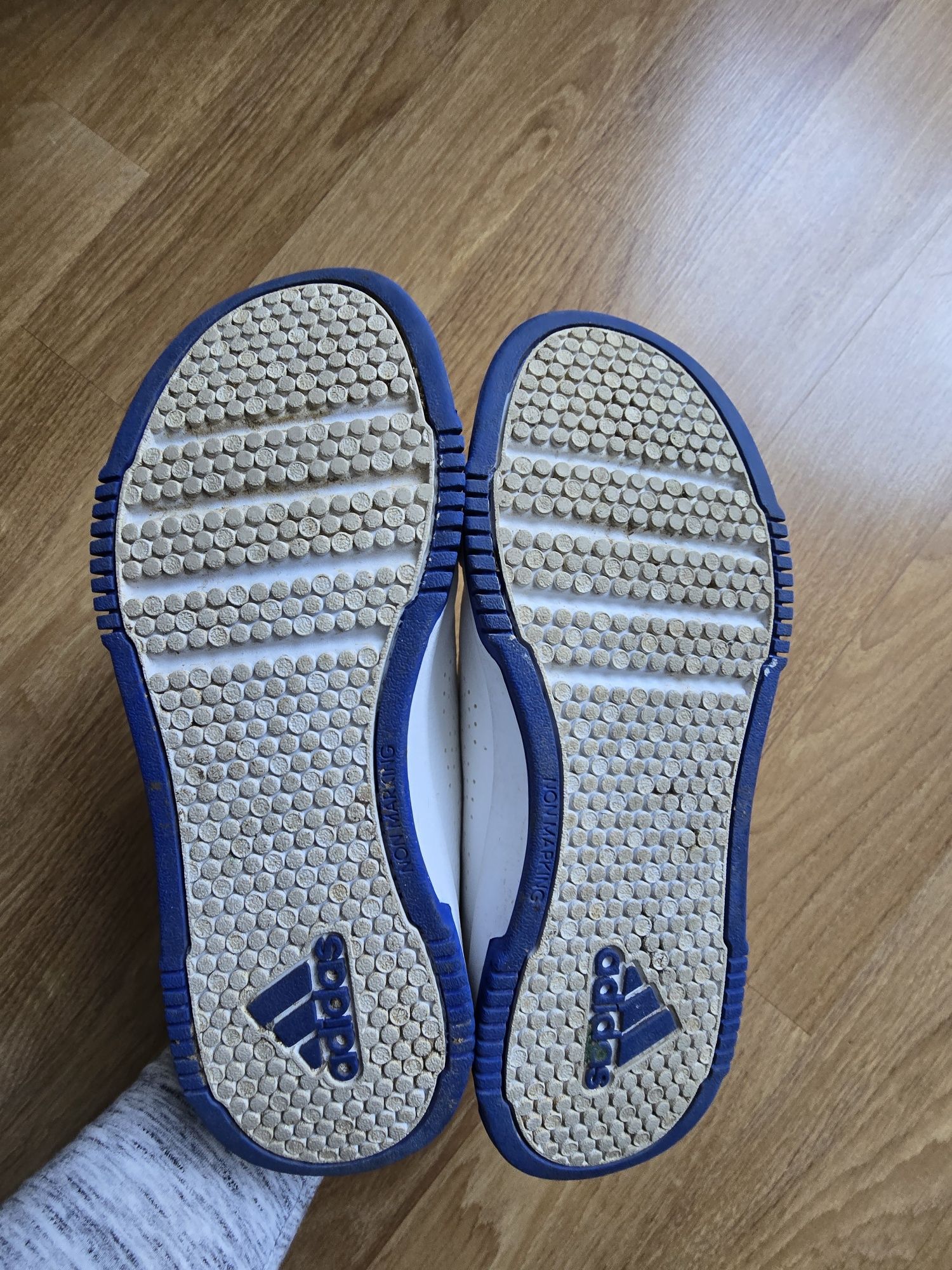 Adidasi Adidas mas 36