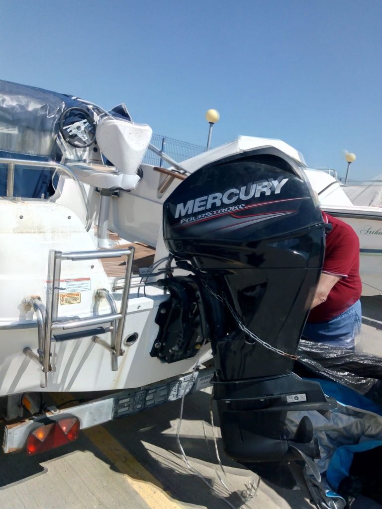 Лодка моторна, катер Quicksilver 430 cabin
