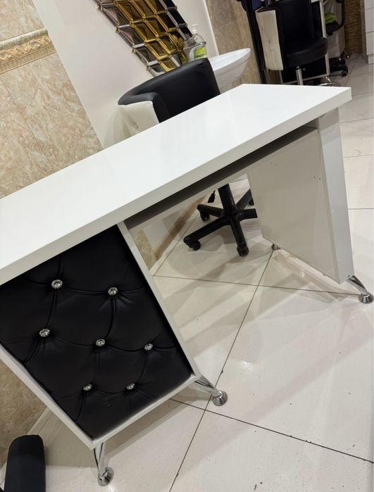 Продам маникюрный стол и кресло