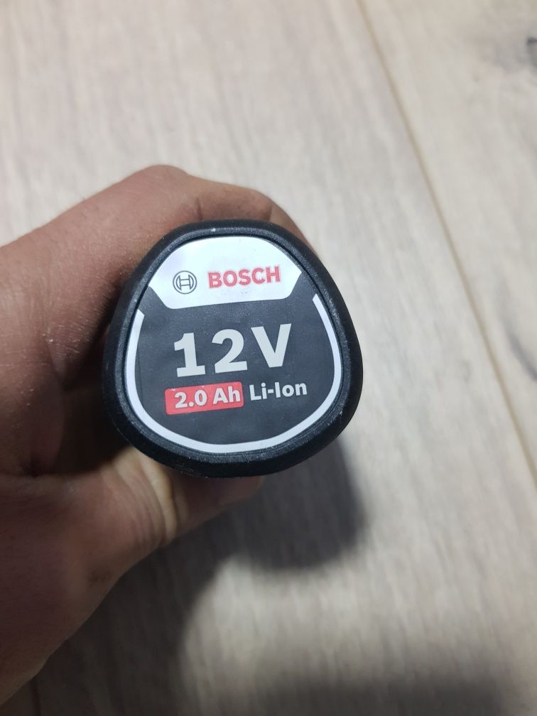 Vând acumulator bosch 12v