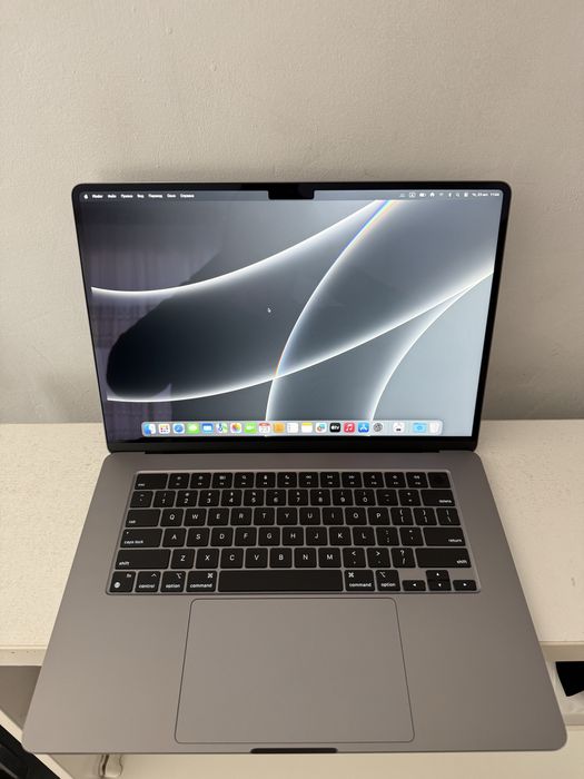 Macbook air 15inch M3/8/256/full box/100%