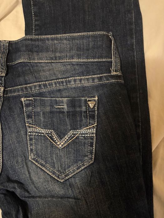 2000’s дамски дънки GUESS със ниска талия.