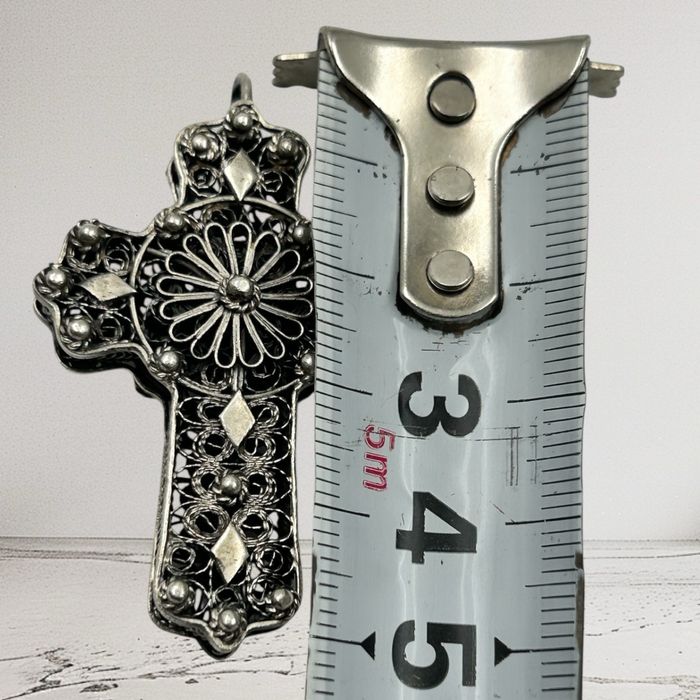 Филигранен сребърен кръст висулка