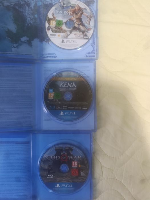 5 игри. 4 за PS4 и една за PS5