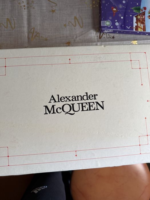 Alexander McQueen 40