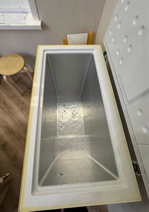 Продам морозильную камеру
