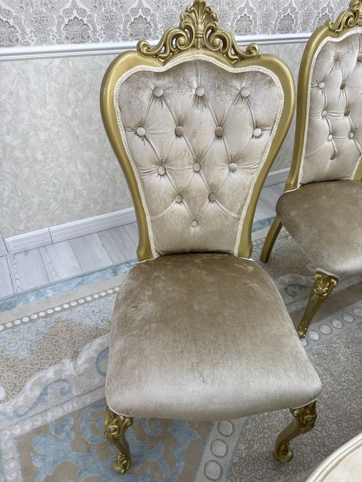 Стол с 20 стульями