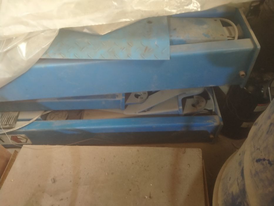 Для Сто продам подъемник 3 тонн отличие состояние почти новый