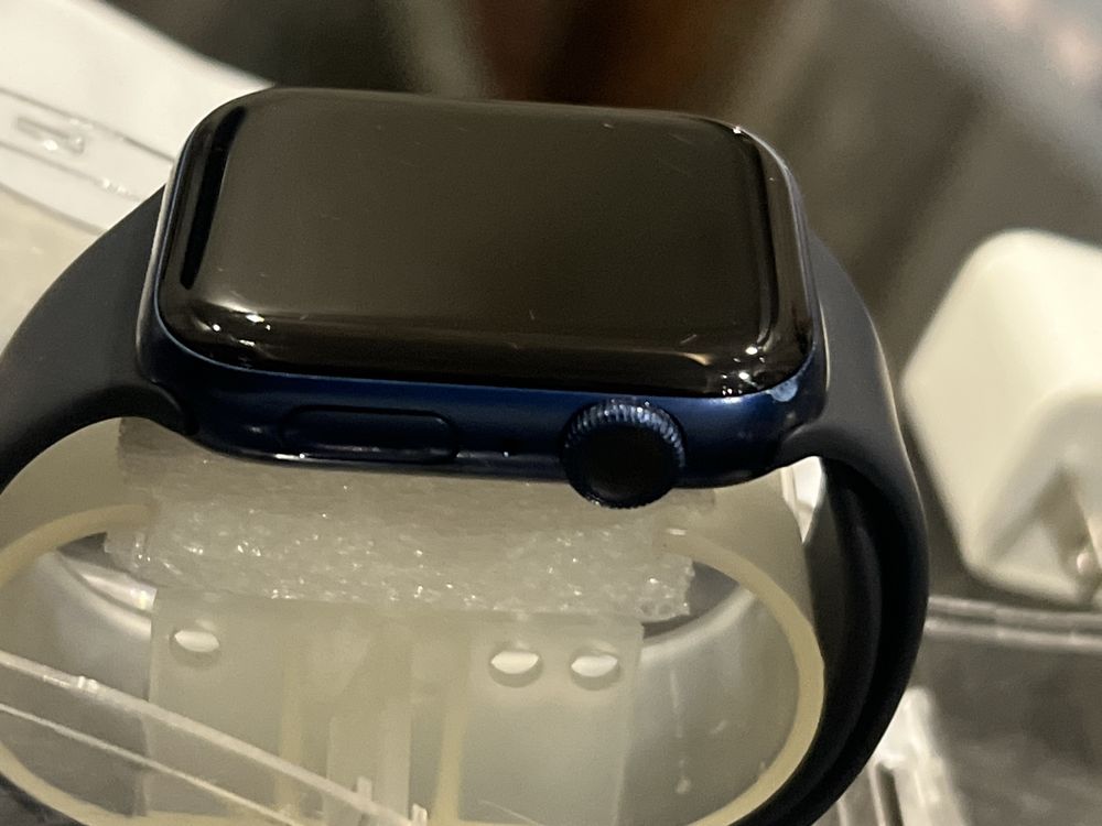 Apple watch 6/44 idealniy arzon pul kk srocniy