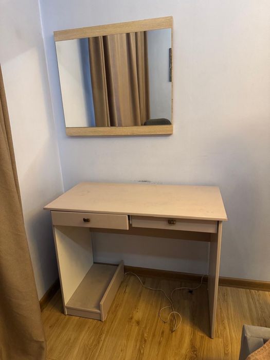 Письменный стол с зеркалом