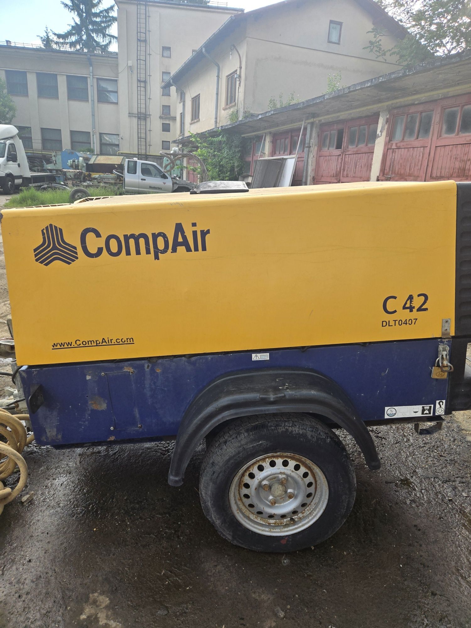 De vânzare compresor compair c42  diesel pe roti