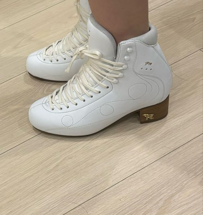 Продам почти новые коньки  risport royal pro