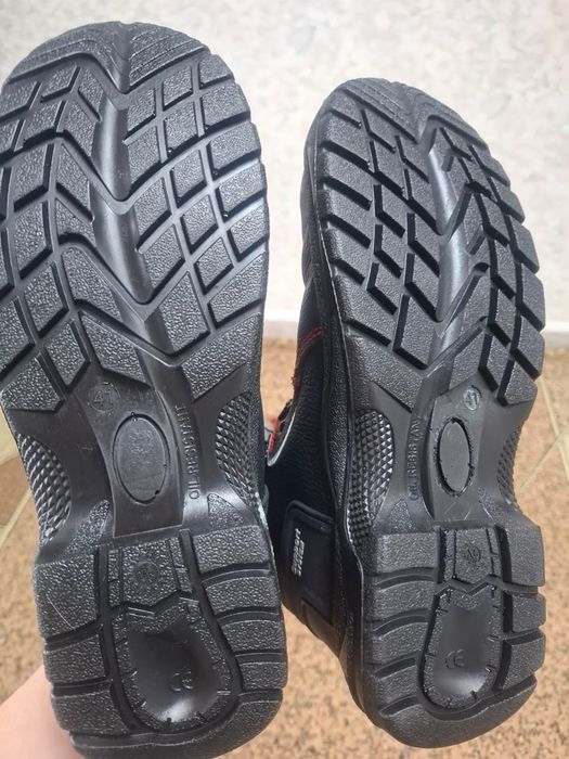 Сатылады бушлак комбинезон зимний ботинка