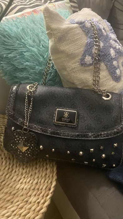 Оригинална чанта Guess