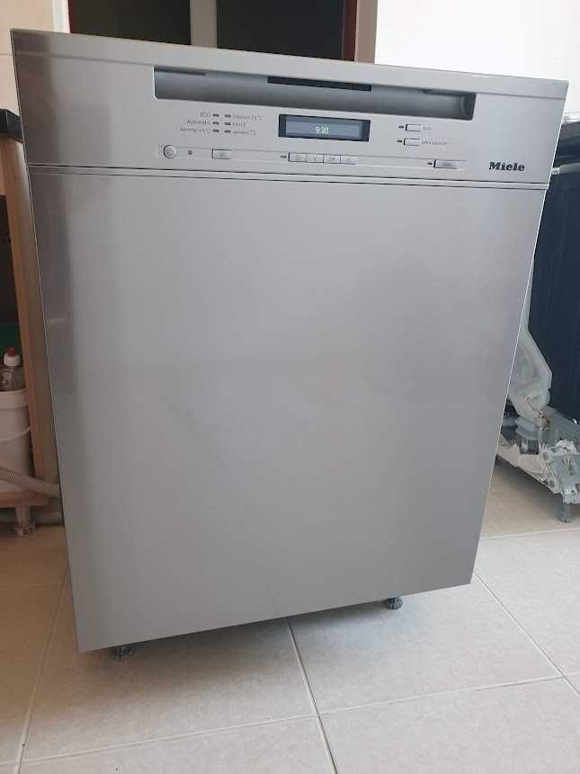 Инокс - Miele Съдомиялна - 14 Комплекта - Частично Вграждане - 60см