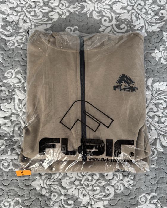 НОВ! Мъжки екип Flair, размер S - бежов