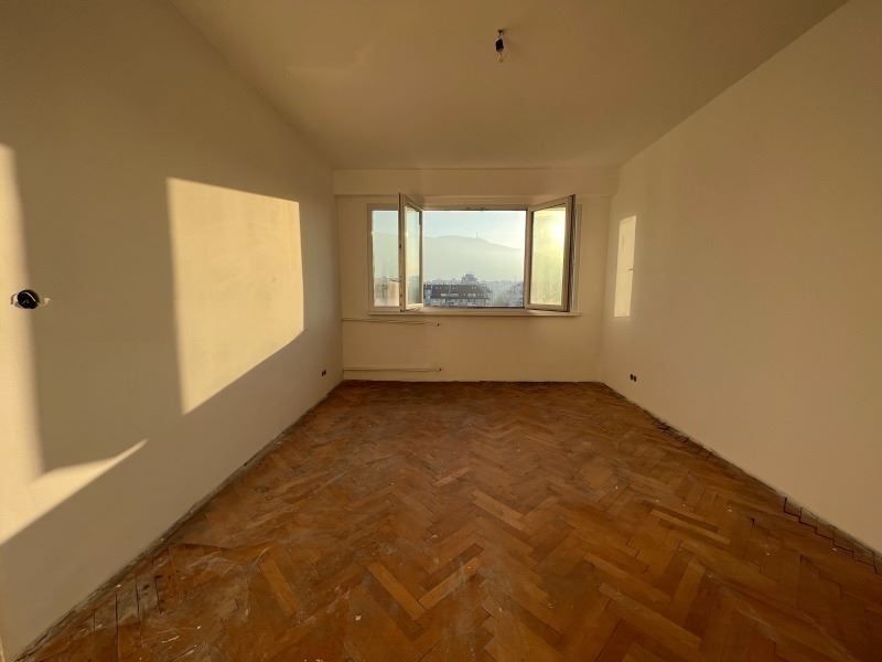 Продава се Тристаен апартамент в София, Борово - 90 кв.м за 1945 €/кв.м - Снимка #2