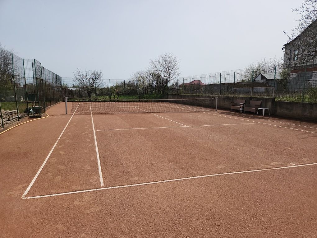 Închiriez teren tenis zgura