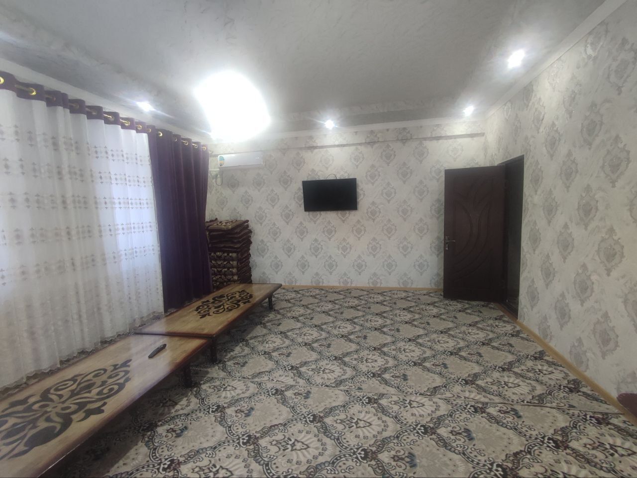Ishlaydigan, oʻqiydigan qizlarga kv bor, yangi bozor yonida