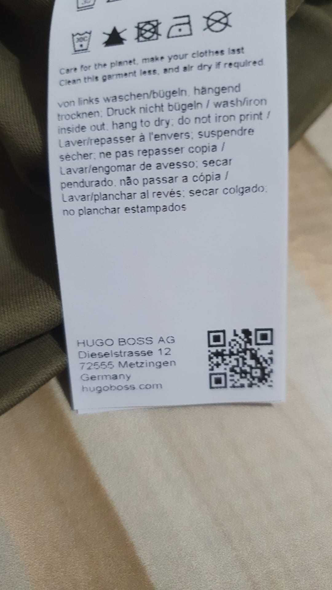 Vand tricou barbati Hugo Boss masura  L  original nou cu eticheta