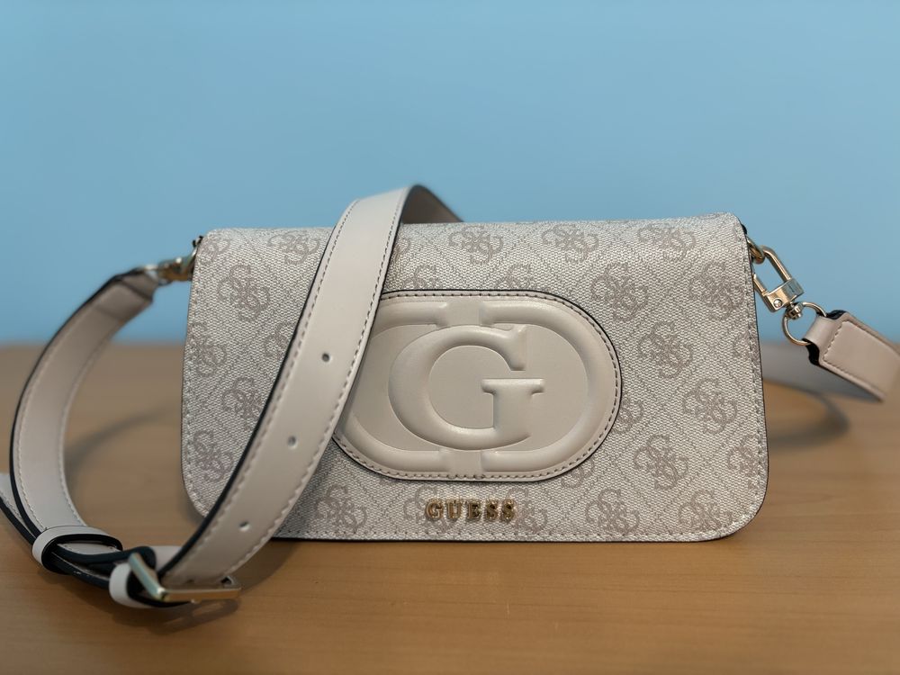 Дамска чанта “Guess”