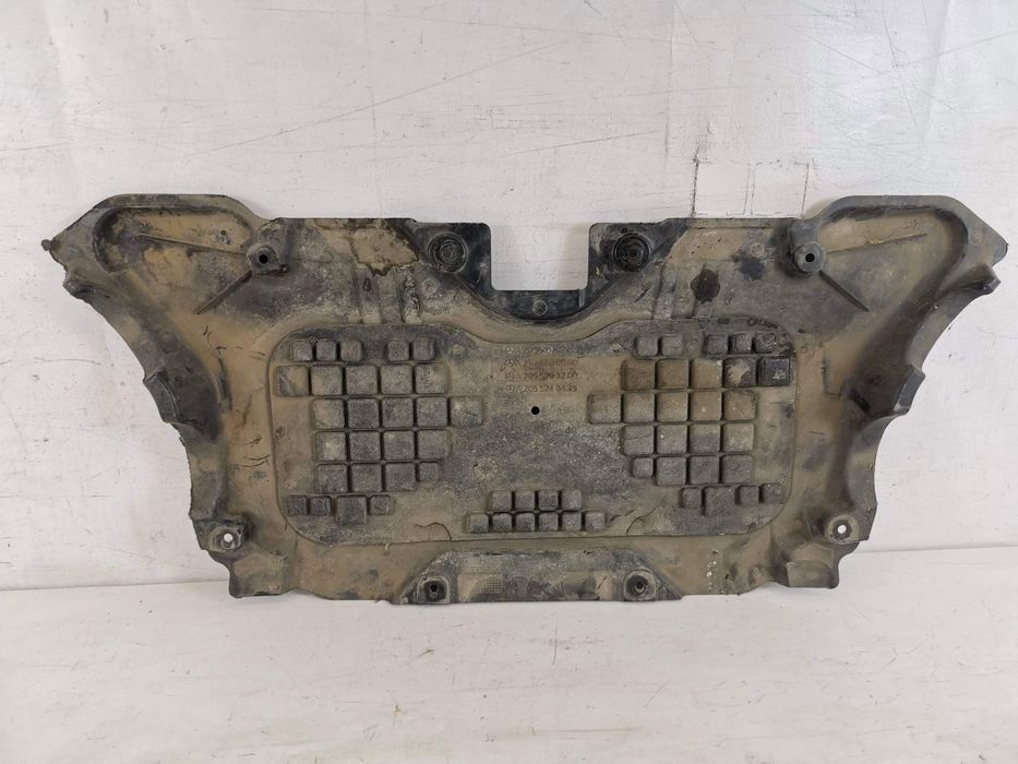 Кора на двигателя Мерцедес-Бенц Ц-Клас / Mercedes-Benz C-Class W205/S2