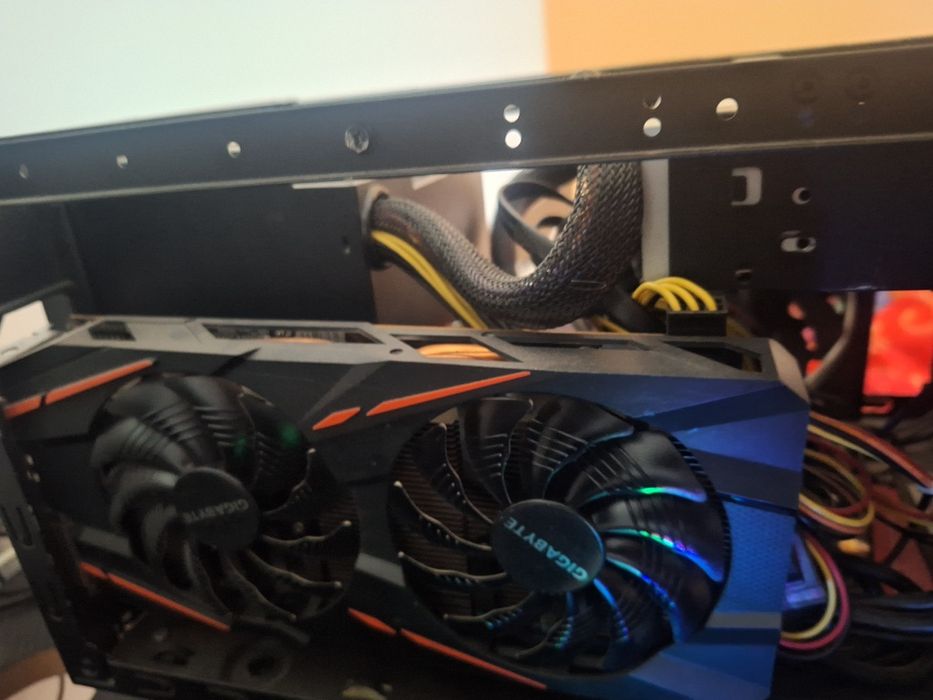 Vând pc preț bombă! URGENT!