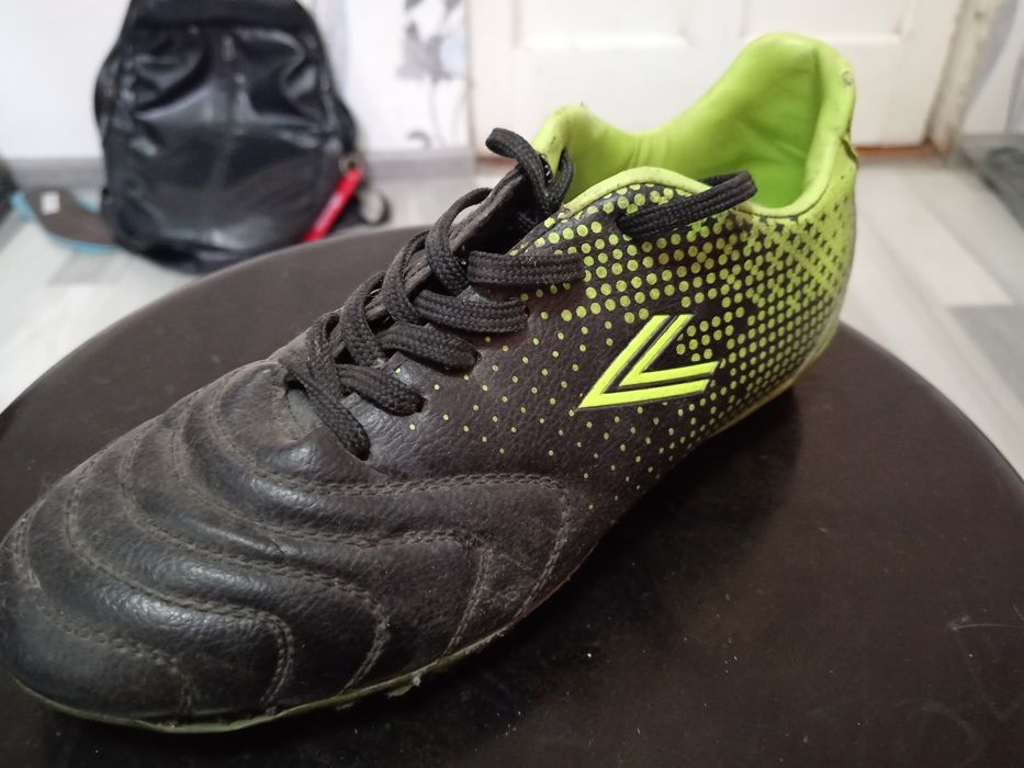 Футбольные бутсы любительские.